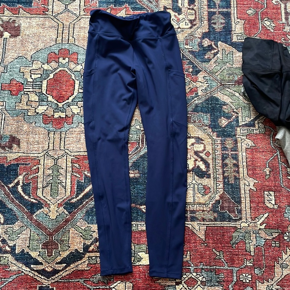 Blue leggings.